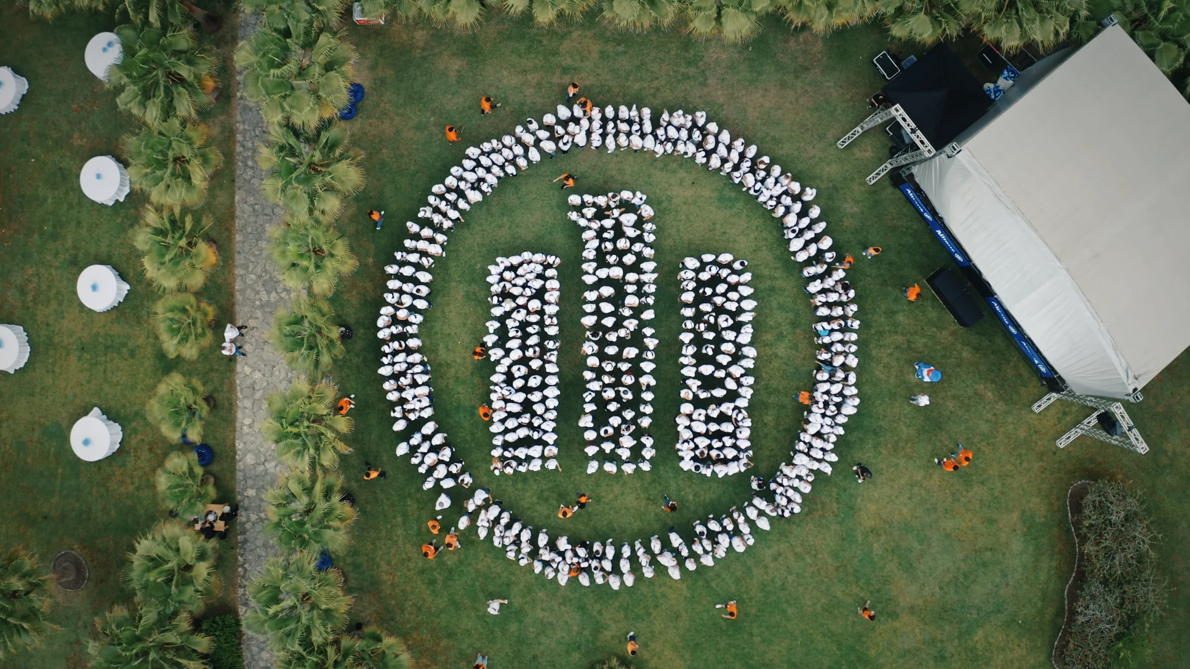 Allianz Remember Day 2025 · Logotipo humano rodado con dron, portada del vídeo